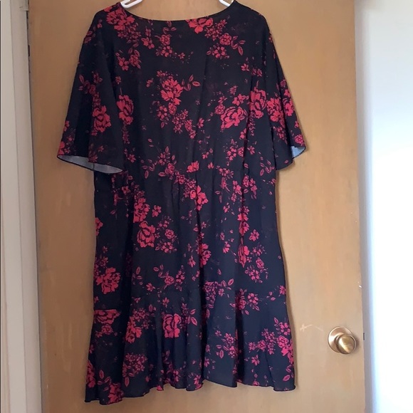 Boohoo Plus Tiered Woven Smock Dress - Picture 3 of 11